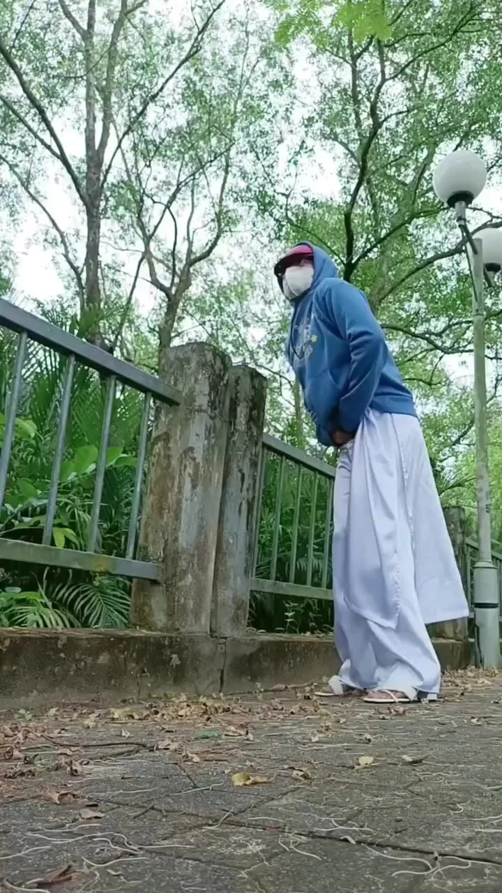 1-em-sinh-vien-mac-dai-muon-dai-bay-o-duong-nhung-quan-cung-qua-danh-dai-ra-quan