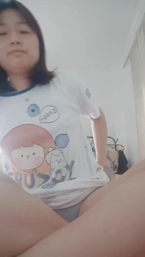 em-gai-xoa-buom-lau-ngay-nung