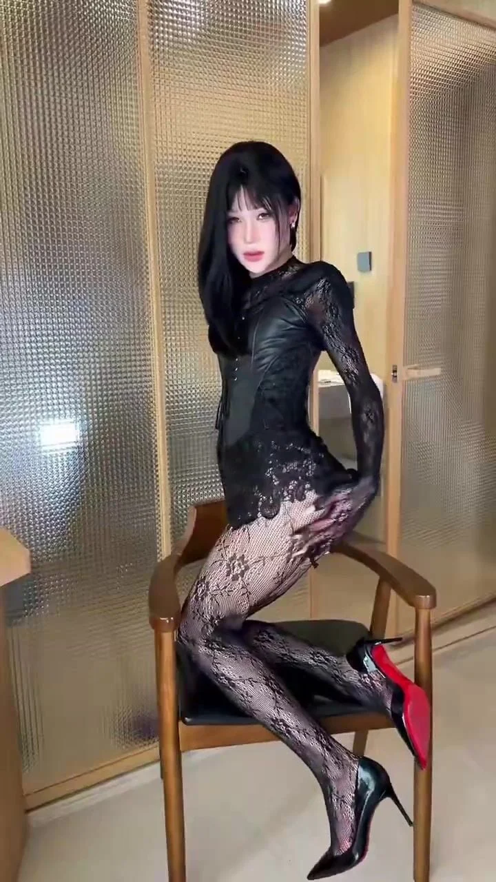 em-ladyboy-suc-cac-thu-dam-kich-thich-dam-dang