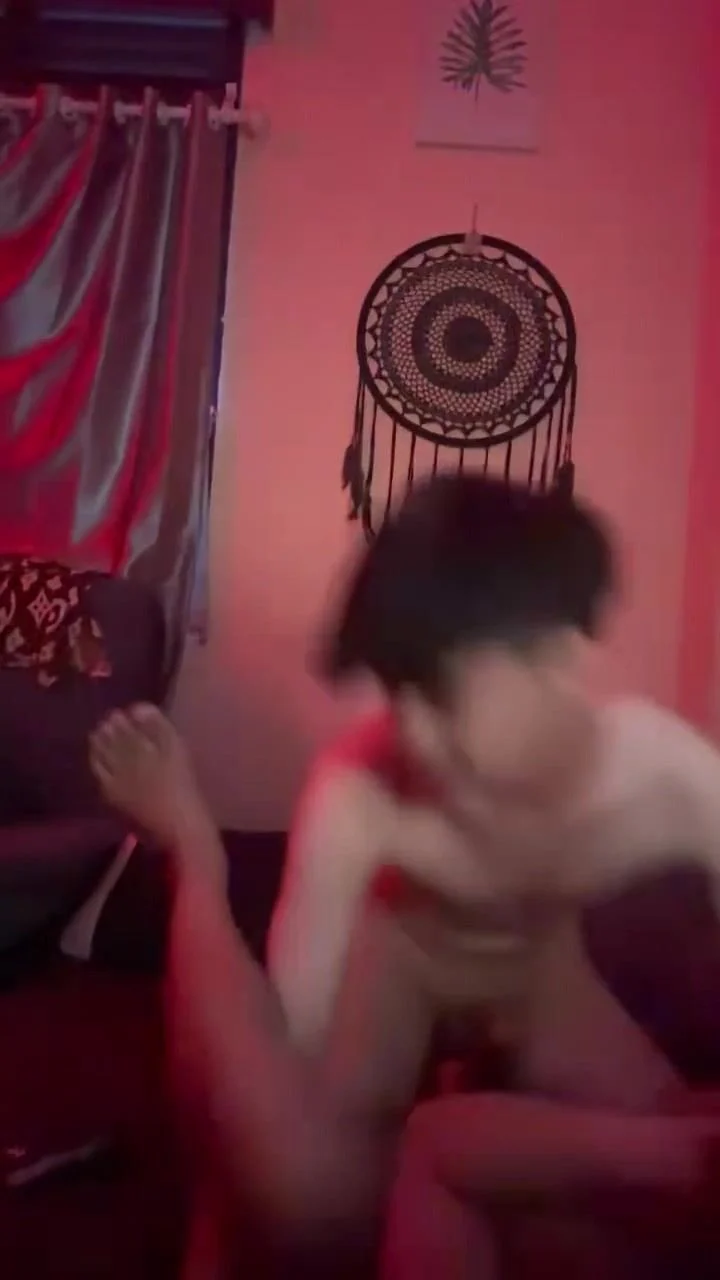 thang-chau-ho-moi-lon-vo-tu-du-di-cua-minh-khi-khong-co-ai-o-nha