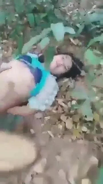 vao-dat-hang-xom-du-nhau-bi-chu-vuon-phat-hien-bi-duoi-di-khi-dang-du