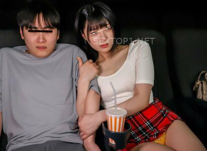 thanh-nien-bao-rap-nua-dem-de-xem-phim-thi-bi-mot-co-gai-la-ga-gam